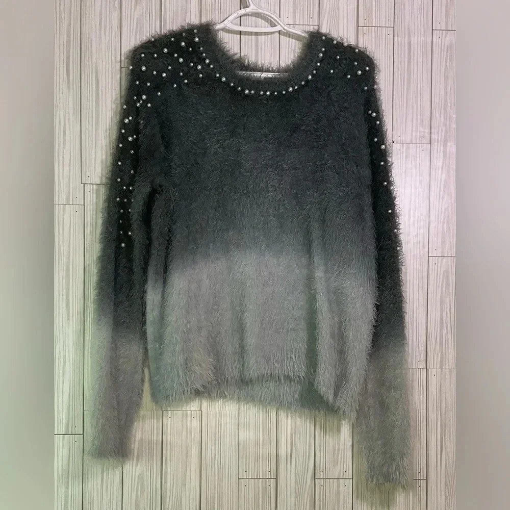 VENUS COZY PEARL TRIM SWEATER Size M